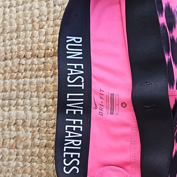 A) NIKE  Capri running pants - Picture 5 of 7